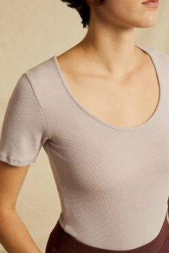 Itana Dream Rib Tee - Dawn -NovaWear Shop 0018 Short Sleeve Itana Dawn 4180 web 39e0c3ab 13a7 464e b7ba e97fe3c2a38b