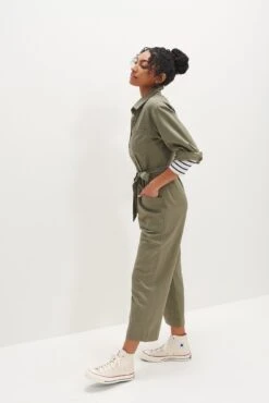 Oceane Femme Fête Jumpsuit - Vetiver 8 Oceane Femme Fête Jumpsuit - Vetiver -NovaWear Shop 0092 Oceane Vetiver 1051 web d3e8540f 0e3c 4eb0 ae01 58a7241dd673