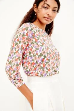 Issa Silken Modal Tee - Seaside Floral -NovaWear Shop 0111 Issa Silken Modal Seaside Floral 2087 web 7b894aab 2a1c 4f8b af6e 8e9aa32a2f87