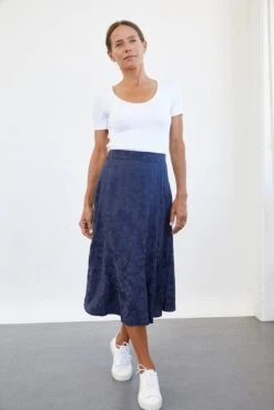 Poppy Skirt - Beryl Navy -NovaWear Shop 0147 Poppy Jaquard Beryl 1890 web 796a4432 faa2 4f9d a6de e0f4f7ad0a38