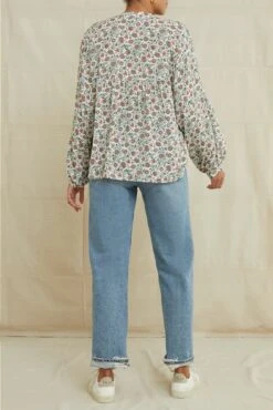 Mai Ecovero Blouse - Lago White -NovaWear Shop 0188MaiLagoWhite 2939 web 3cc8623e f24e 42e9 9e7b a52d33b0a17e