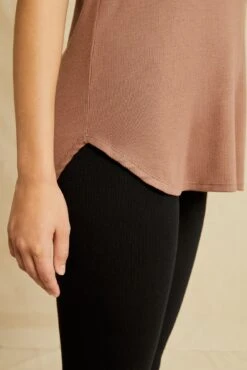 Stella Dream Rib Tee - Nutmeg -NovaWear Shop 0320 Stella Top Dark Nutmeg 1147 web 884352f7 b852 4241 9f19 633d73a750d2