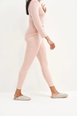 Magda Cropped Dream Rib Leggings - Rose 6 Magda Cropped Dream Rib Leggings - Rose -NovaWear Shop 0333 Cropped Magda Dream Rib Rose 0330 web 33e29430 9763 4e26 8621 95aa72c1307f