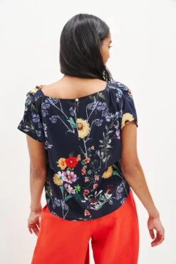 Margeaux Zero-Waste Blouse - Provence Floral 6 Margeaux Zero-Waste Blouse - Provence Floral -NovaWear Shop 0357 Margeaux Zero Waste Tee Provence Print 1593 web a7147ce6 9344 4a83 82fb acba689ad58c