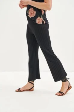 Gwen Ribbed Pants - Black -NovaWear Shop 0389 Gwen Black 1706 web d2fd6222 ba71 4cf5 a721 f4e4d299f800