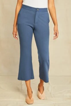 Beatrice Cropped Flare Pant -NovaWear Shop 0429 Beatrice Crop Flare Azure 3718 web
