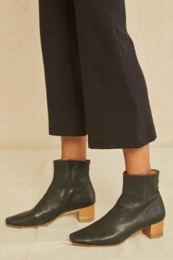 Beatrice Cropped Flare Pant -NovaWear Shop 0429 Beatrice Cropped Flare Black 0596 web