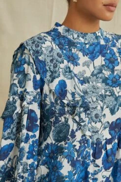 Clara Ecovero Blouse - Elsinore Blue 7 Clara Ecovero Blouse - Elsinore Blue -NovaWear Shop 0485ClaraElsinoreBlue 7002 web 28fe8772 4d86 421f 8f4f 9c9517e6f1e8