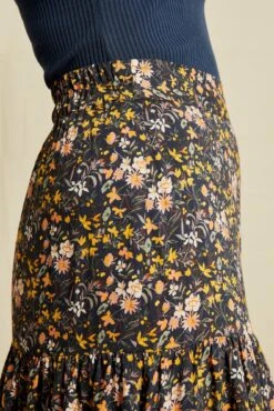 Christy Skirt - Marion Floral -NovaWear Shop 0546 Christy Marion Print 10826 web c9bfd8a4 beee 4ea4 b37b be77383bee98