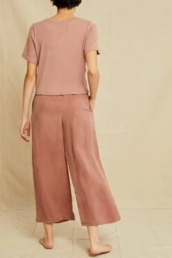 Tara Dream Rib Cropped Tee - Quartz 7 Tara Dream Rib Cropped Tee - Quartz -NovaWear Shop 0622 Tara Quartz 2672 web 19b4f133 8c84 4af3 b559 c549b4f05249