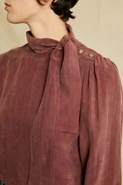 Olivet Cottonseed Cupro Blouse - Mocha -NovaWear Shop 0710 Olivet Cottonseed Cupro Mocha 1536 web 8968279b e61a 4f87 916e 76ad929a71c7