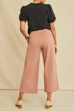 Eugenia Luxe Fleece Pants - Quartz -NovaWear Shop 0716 Eugenia Luxe Quartz 3450 web cc7e4f5c b38f 47a7 b3b6 a69dc7976139