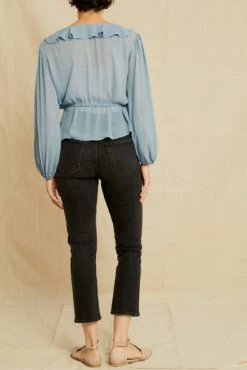 Yvonne Cupro Blouse -NovaWear Shop 0805 Yvonne Pool 2913 web