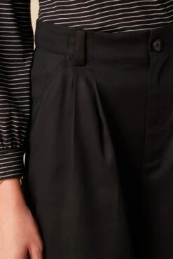 Larisa Tencel Twill Short - Black -NovaWear Shop 10159 Larisa Short Black 5