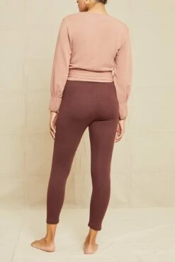 Magda Cropped Dream Rib Leggings - Mocha -NovaWear Shop 211013 AV October ECOMM 0333MagdaDreamRibMocha 9454 web 0cfa94f9 86fb 4a73 97d9 8c4d3070cf92
