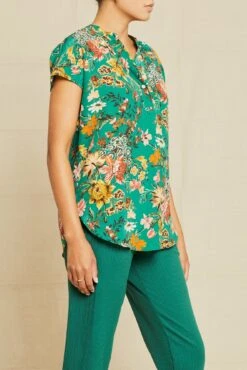 Renata Washable Silk Blouse - Rosalind Floral -NovaWear Shop 211013 AV October ECOMM 1068RenataWashableSilkRosalindFloral 7909 web f4bfab89 97da 4891 a0cc b6711c9074f6