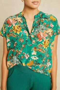 Renata Washable Silk Blouse - Rosalind Floral -NovaWear Shop 211013 AV October ECOMM 1068RenataWashableSilkRosalindFloral 7971 web 949c4421 f172 43a5 ac13 3664efee8169