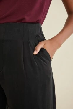 Parnel Silk Pants -NovaWear Shop 9622 Parnel Black 2600 web c6756be3 989e 42d0 9e05 df0420de121f