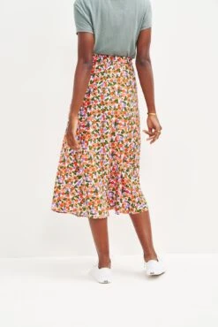 Blaze Washable Silk Skirt - Seaside Floral -NovaWear Shop 9838 Blaze Washable Silk Seaside Floral 2212 web 6b9542cb 330b 47a9 88ec 8c0ac4543076